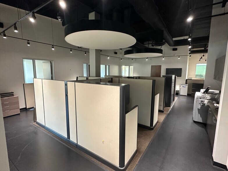 More Photos Of 84 Discovery, Irvine Office For Sale