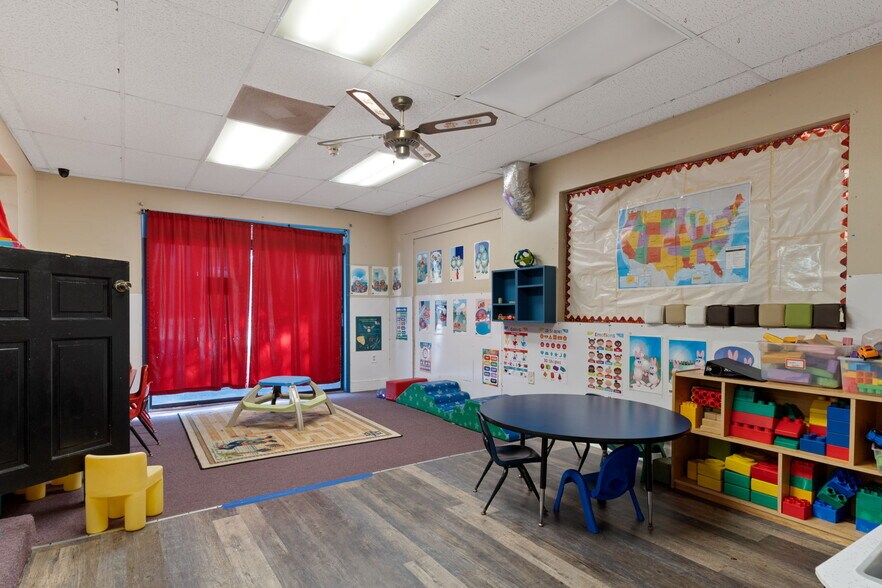 More Photos Of 639 NE 1st St, Crystal River Daycare Center For Sale