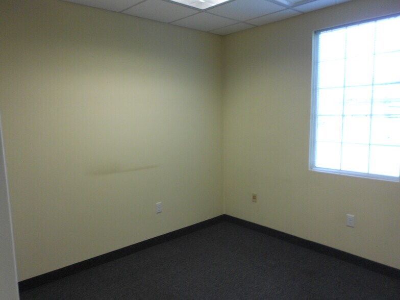 More Photos Of 31 Wichita Dr, Nicholasville Office For Sale