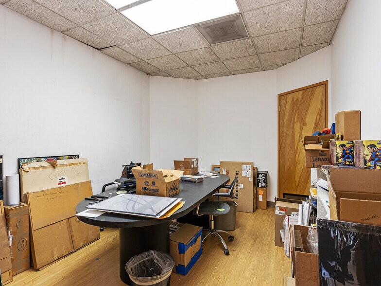 More Photos Of 4708-4710 W Magnolia Blvd., Burbank General Retail For Sale