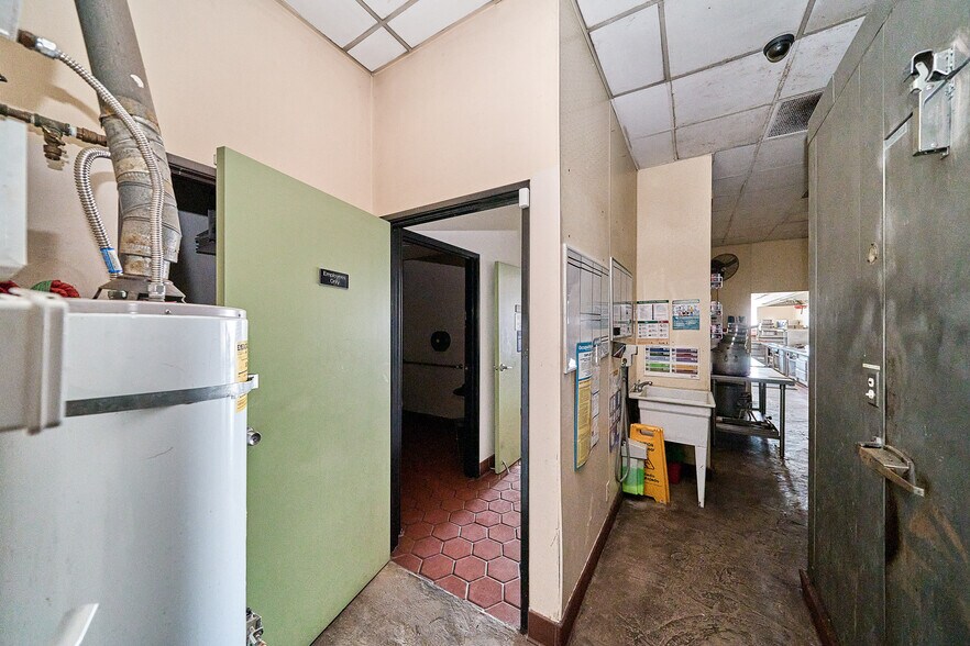 More Photos Of 5835 Bellflower Blvd Unit C, Lakewood Storefront For Lease