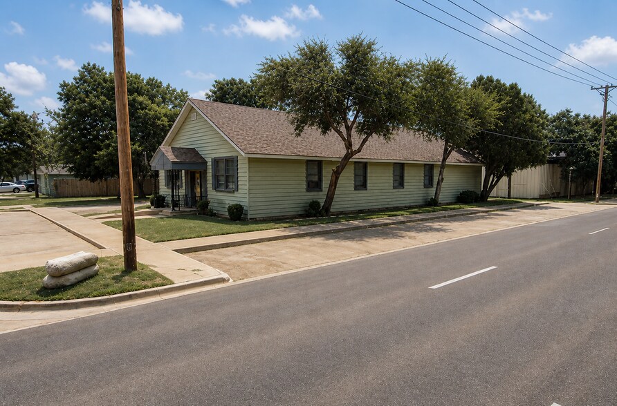Primary Photo Of 2435 24th St, Lubbock Office For Sale