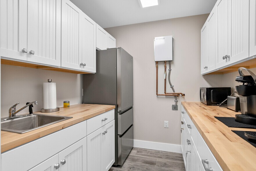 More Photos Of 3010 Tamiami Trl E, Naples Office For Sale