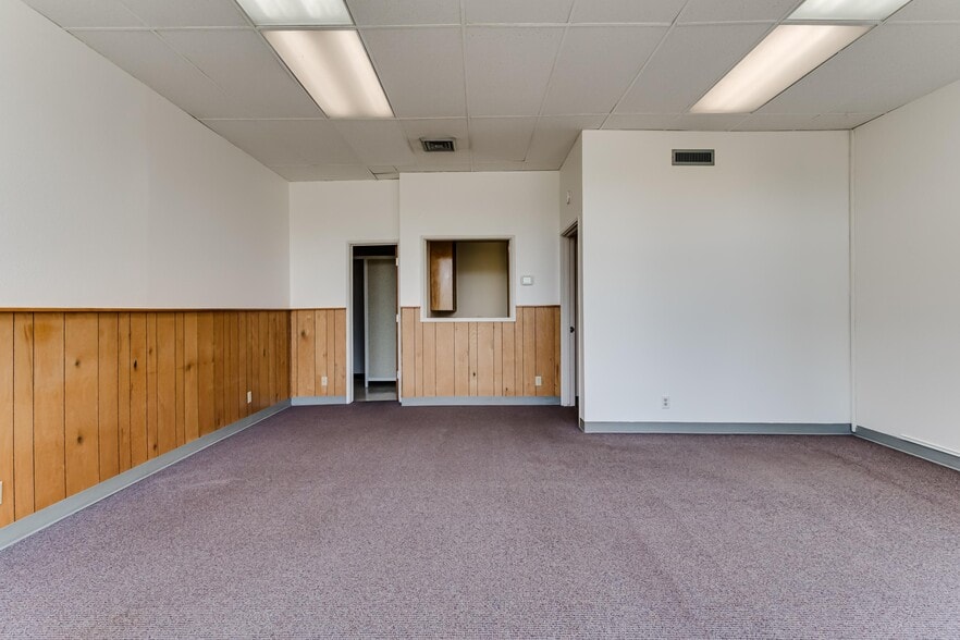 More Photos Of 545-575 Holly St, Junction City Storefront Retail Office For Lease