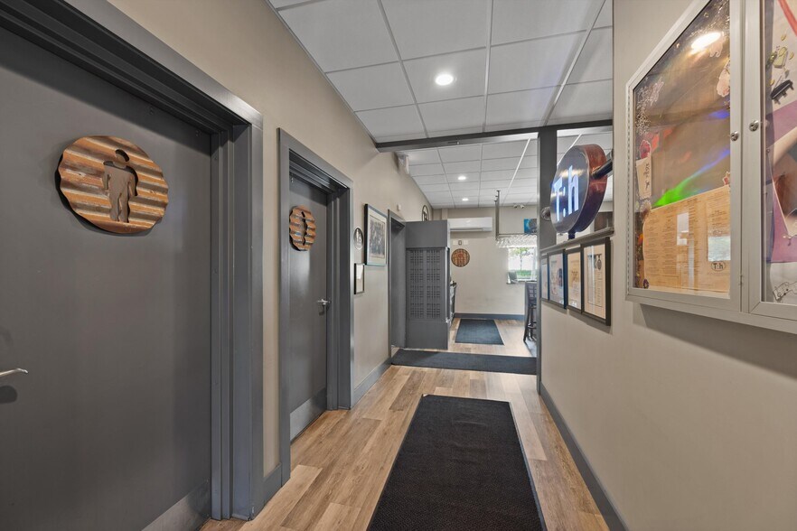 More Photos Of 514 NW Dixie Hwy, Stuart General Retail For Sale