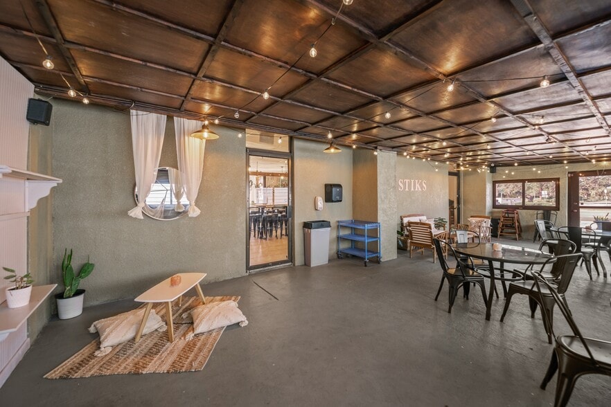 More Photos Of 4413 S Tamiami Trl, Sarasota Restaurant For Sale