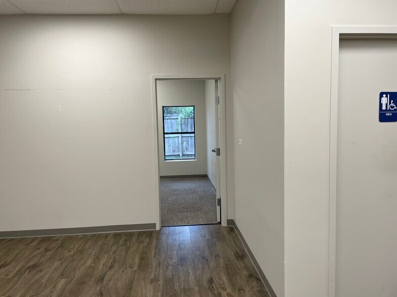 More Photos Of 1695 Bonnie Ln, Cordova Medical For Sale