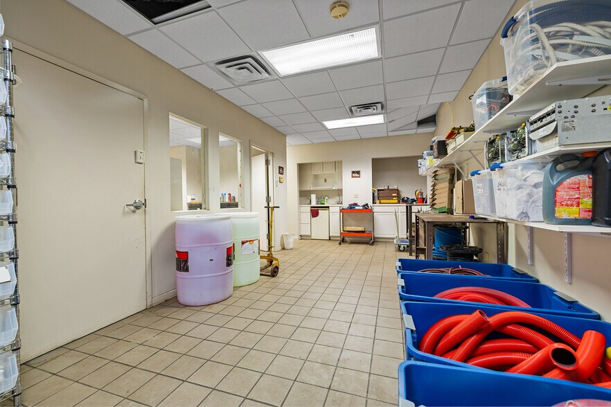 More Photos Of 8477 Seneca Tpke, New Hartford Carwash For Sale
