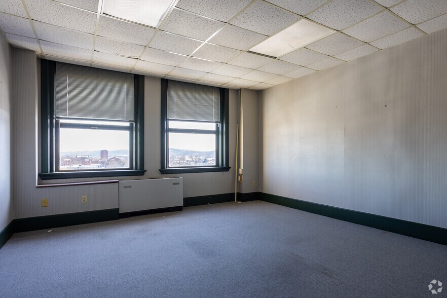 More Photos Of 401 11th St, Huntington Unknown For Sale