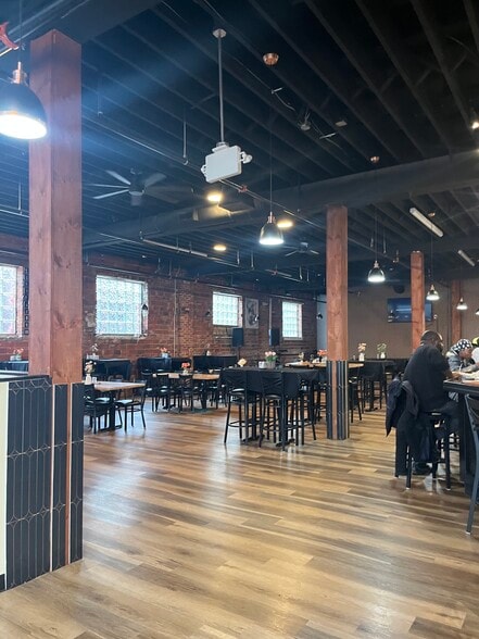 More Photos Of 155 N 5th St, Columbus Restaurant For Lease