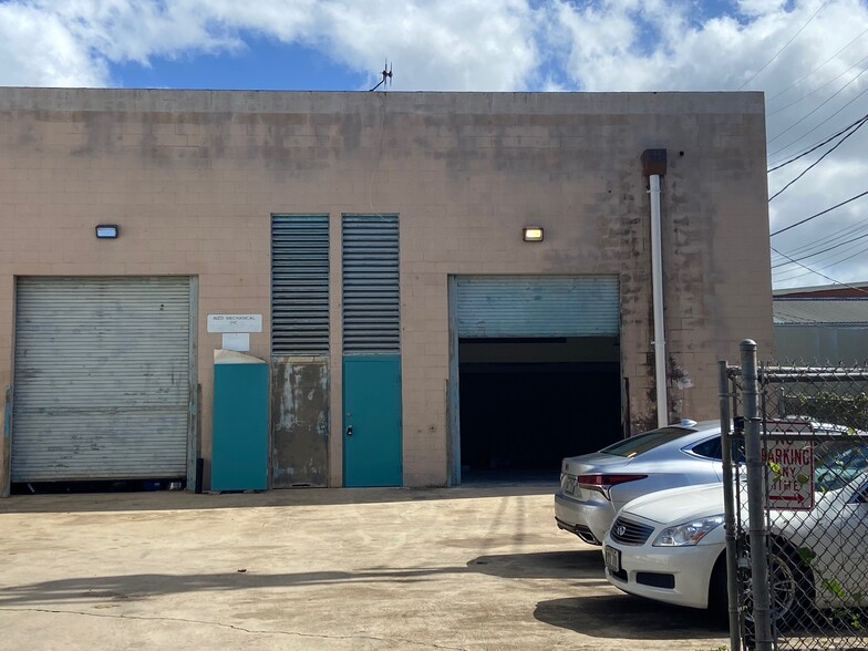More Photos Of 804 Kopke St, Honolulu Industrial For Lease