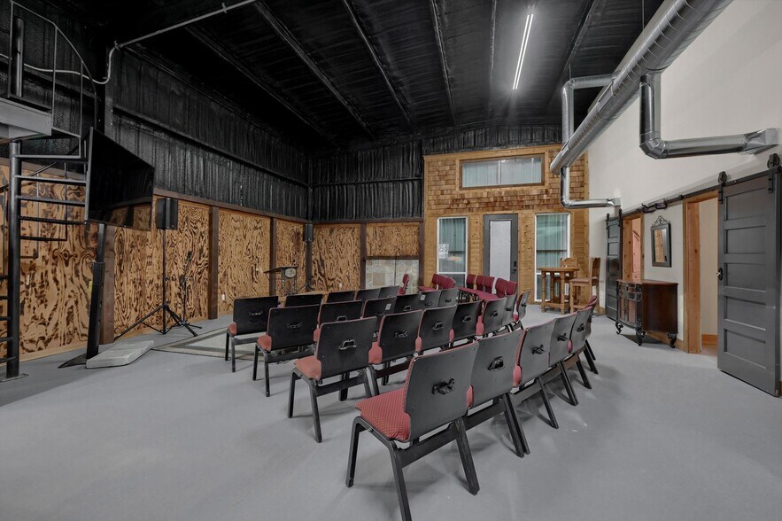 More Photos Of 9517 Collinsville fwy, Collinsville Industrial For Sale