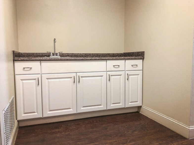 More Photos Of 1814 N Market St, Shreveport Manufacturing For Sale