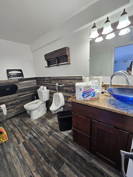 More Photos Of 2652-2662 Honolulu Ave, Montrose Freestanding For Lease