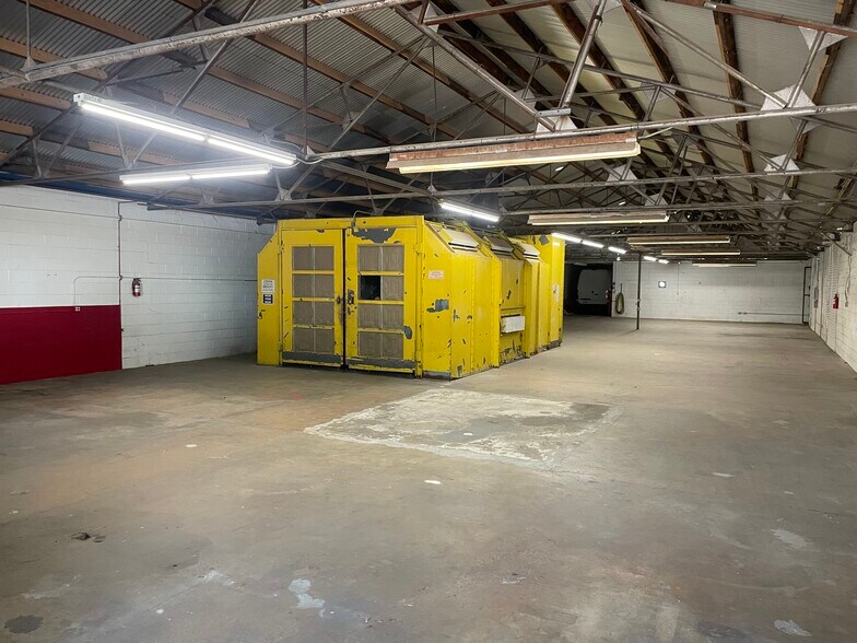 More Photos Of 5005 E Cesar Chavez St, Austin Warehouse For Lease