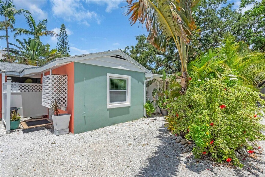 More Photos Of 1760 Wisconsin Ln, Sarasota Multifamily For Sale