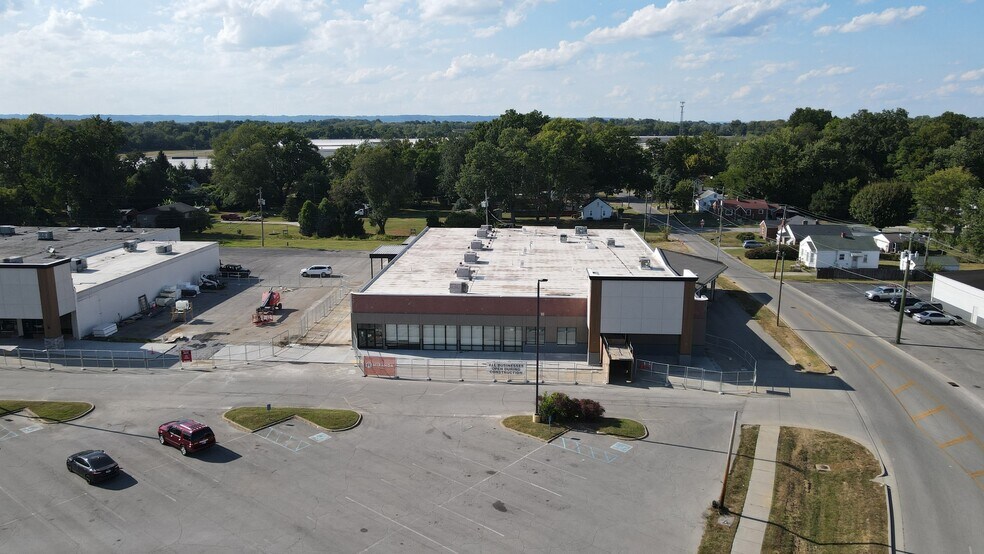 More Photos Of 1009-1411 10th St, Jeffersonville Unknown For Lease