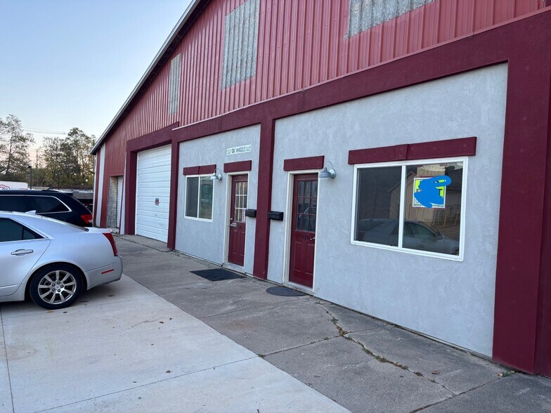 More Photos Of 300 N Dickason Blvd, Columbus Warehouse For Sale