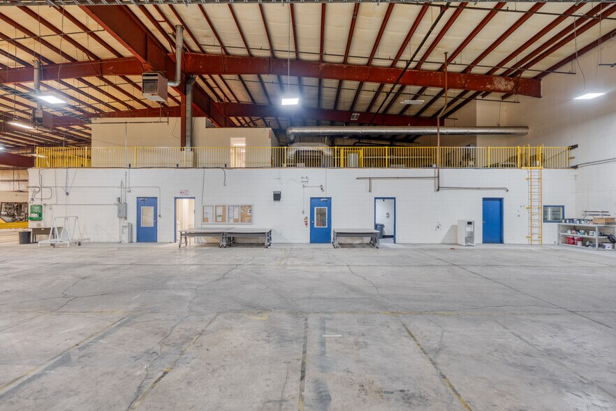 More Photos Of 6040 Progress St, Niagara Falls Warehouse For Lease