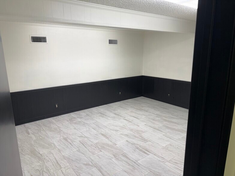 More Photos Of 914 S Southwest Loop 323, Tyler Industrial For Sale