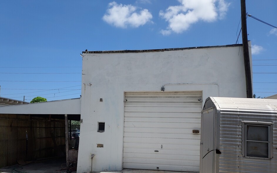 More Photos Of 18356 W Dixie Hwy, North Miami Beach Warehouse For Lease