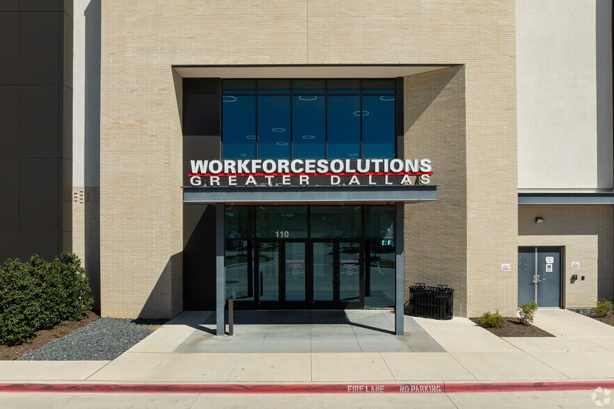 More Photos Of 3560 W Camp Wisdom Rd, Dallas Medical For Lease