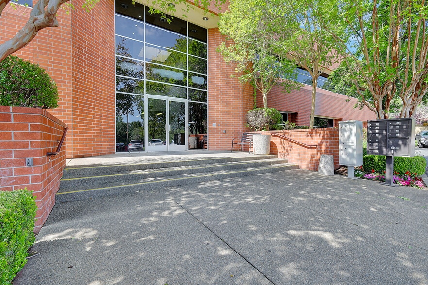 More Photos Of 1568 Creekside Dr, Folsom Office For Lease