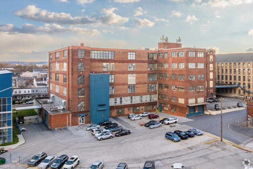 Primary Photo Of 401 E 4th St, Bridgeport Warehouse For Lease