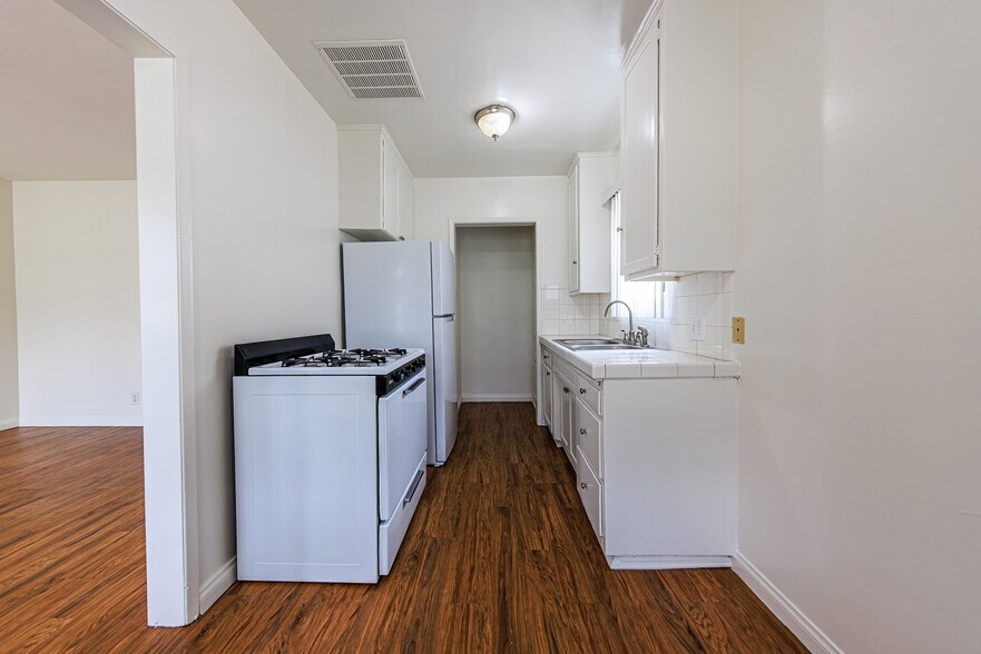 More Photos Of 650 W Wilson Ave, Glendale Apartments For Sale