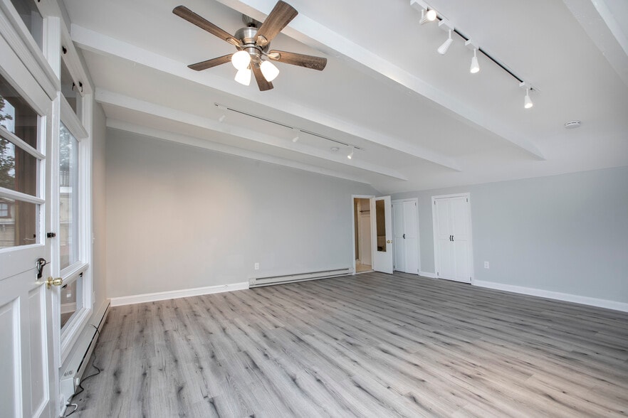 More Photos Of 83-85 S Main St, New Hope Storefront Retail Residential For Sale