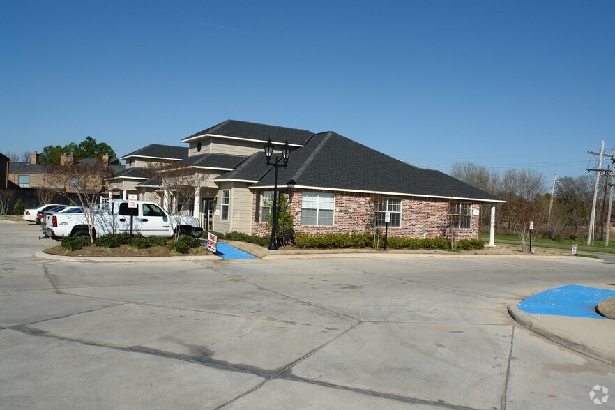 Primary Photo Of 7330 Fern Ave, Shreveport Medical For Lease