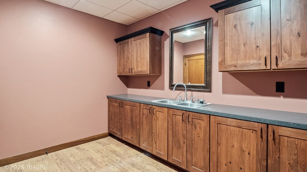 More Photos Of 202 S 9th St, Indianola Storefront For Sale