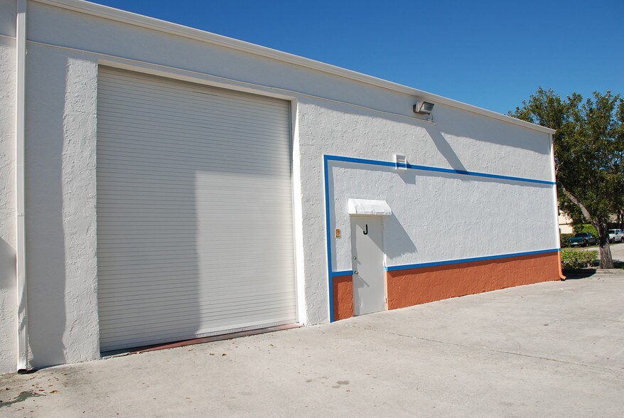 More Photos Of 1420 Neptune Dr, Boynton Beach Warehouse For Lease