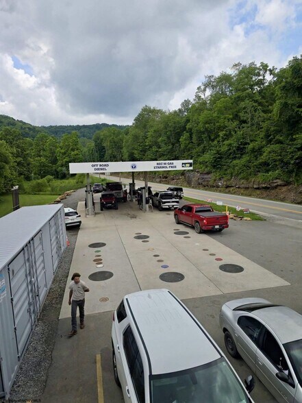 More Photos Of 20165 S US-19 Hwy, Walkersville Convenience Store For Sale