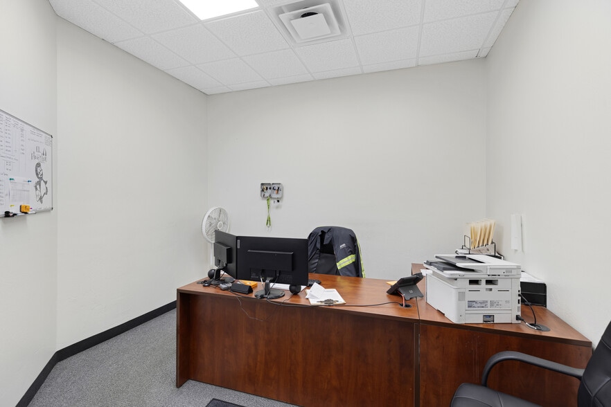 More Photos Of 2465 S Industrial Park Ave, Tempe Warehouse For Lease