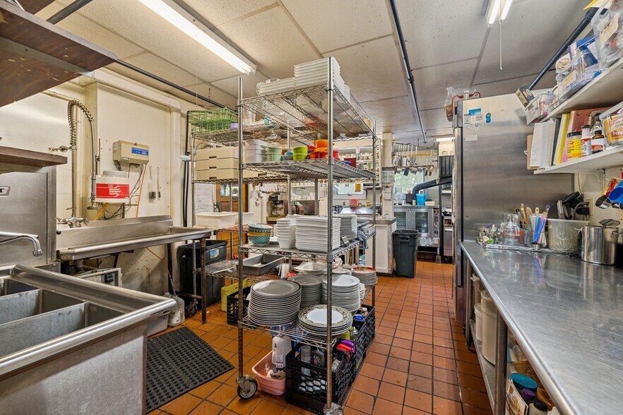 More Photos Of 41 Pleasant St, Woodstock Hospitality For Sale