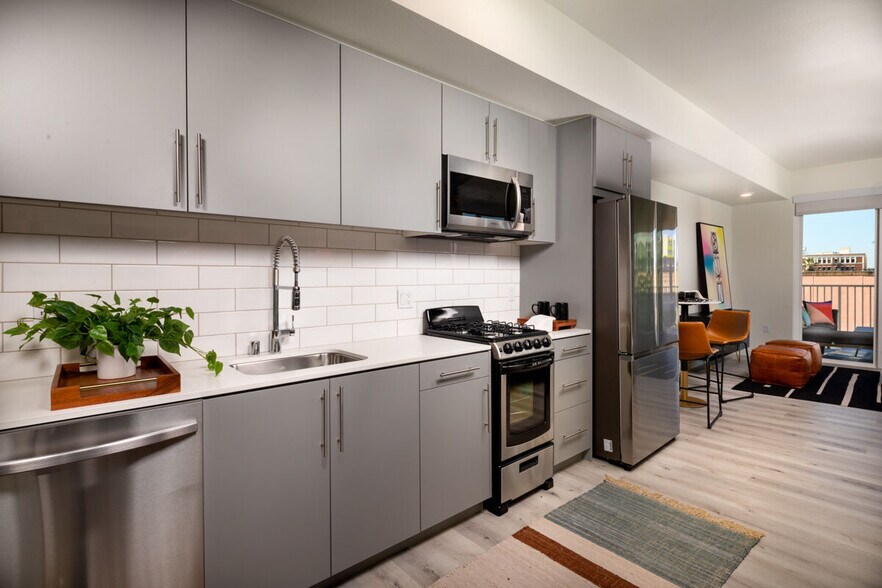 More Photos Of 750 S Oxford Ave, Los Angeles Apartments For Lease