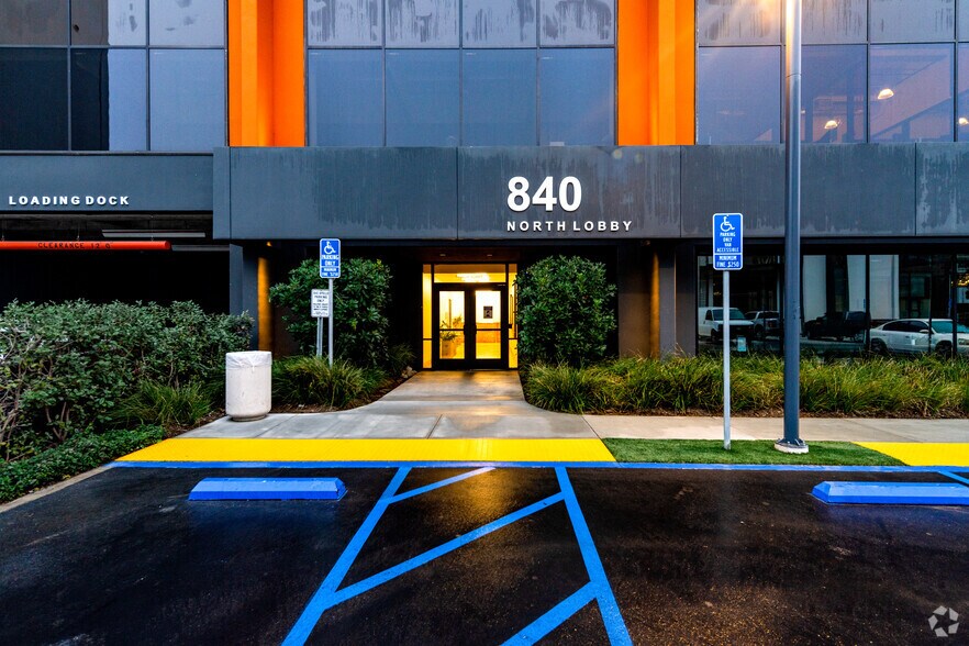 More Photos Of 880 Apollo St, El Segundo Office For Lease