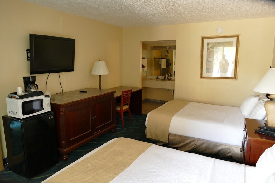 More Photos Of 990 N Homestead Blvd, Homestead Hotel For Sale