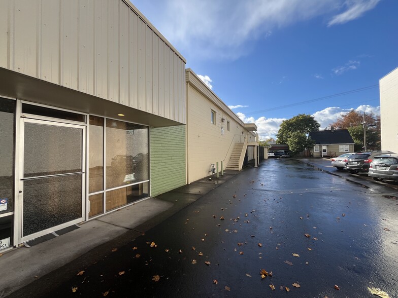 More Photos Of 1280 Charnelton St, Eugene Storefront Retail Office For Sale