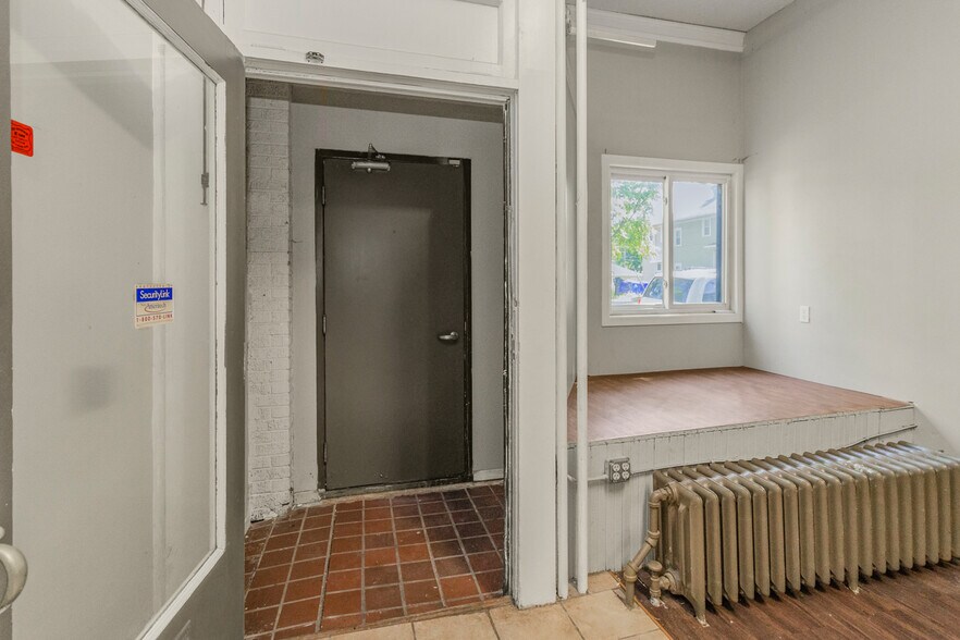 More Photos Of 1321 Payne Ave, Saint Paul Storefront Retail Residential For Sale