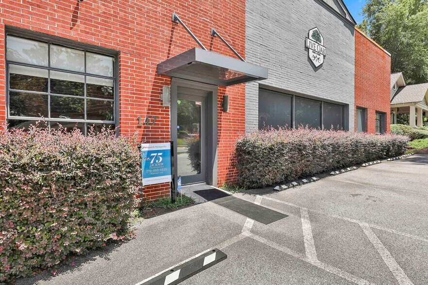 More Photos Of 147 Jackson St, Newnan Freestanding For Lease