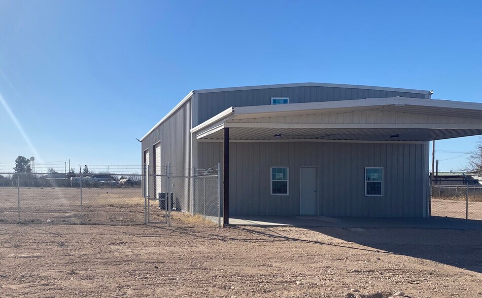 Primary Photo Of 852 W 31st St, Monahans Warehouse For Lease