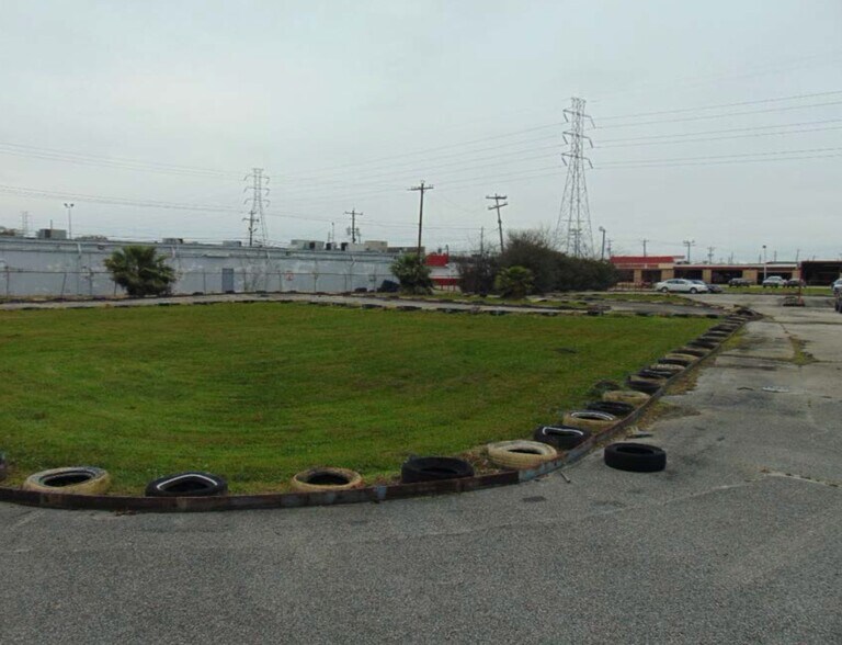 More Photos Of 3802 Allen Genoa Rd, Pasadena Land For Sale