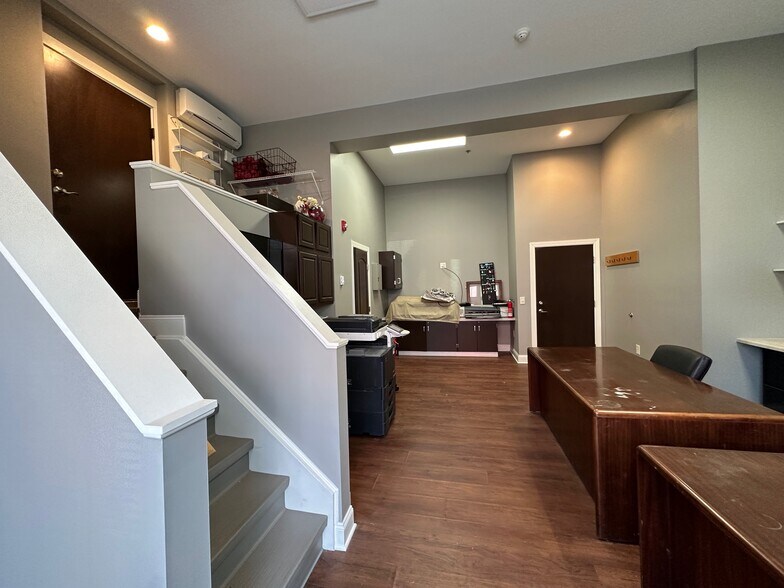 More Photos Of 1 Public Sq, Holley Apartments For Sale