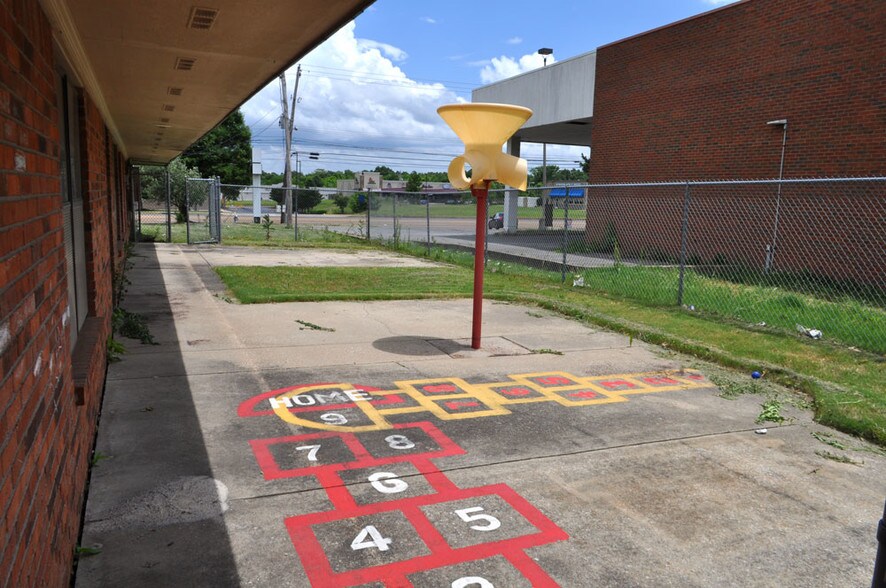 More Photos Of 3675 Riverdale Rd, Memphis Daycare Center For Sale