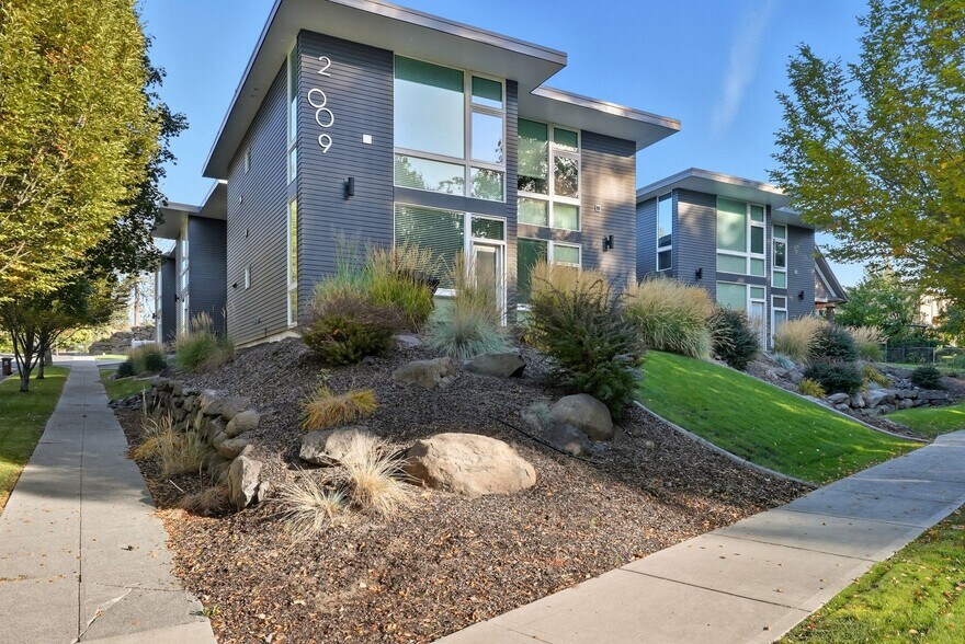 Primary Photo Of 2009 S Grand Blvd, Spokane Apartments For Sale