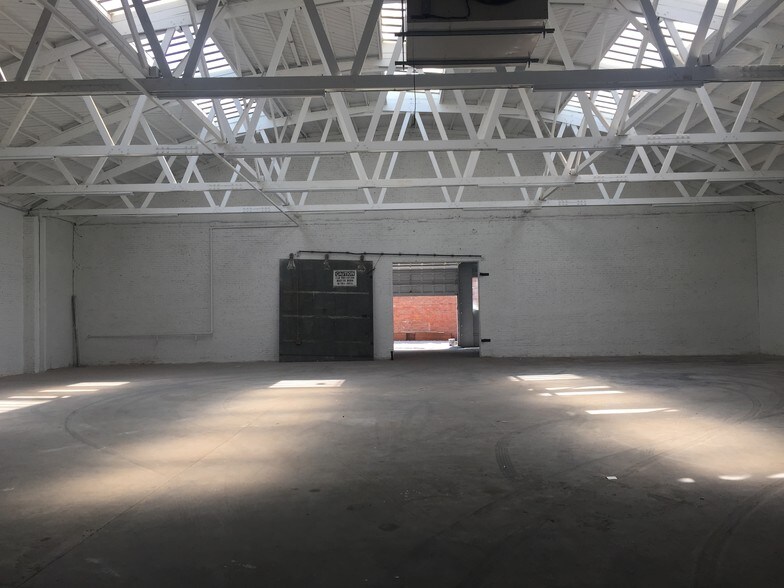More Photos Of 1704 Hooper Ave, Los Angeles Manufacturing For Lease