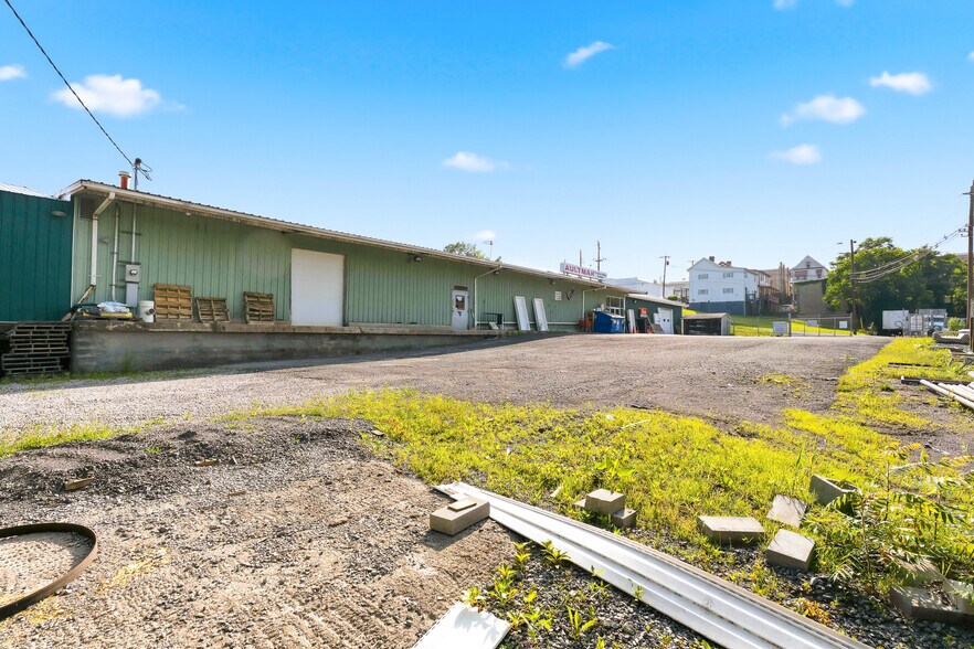 More Photos Of 534 Virginia Ave, Fairmont Freestanding For Sale