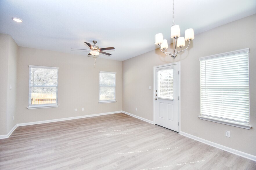 More Photos Of 6202 Oakland Rdg, San Antonio Apartments For Sale